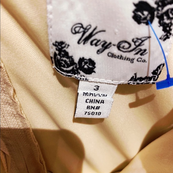 Semi formal lace dress - Picture 4 of 5